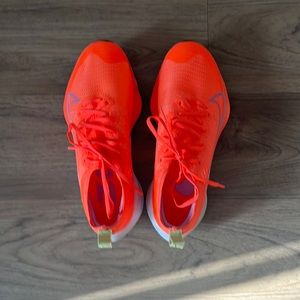 Nike Wmns Air Zoom Tempo Flyknit in Bright Mango | New without box